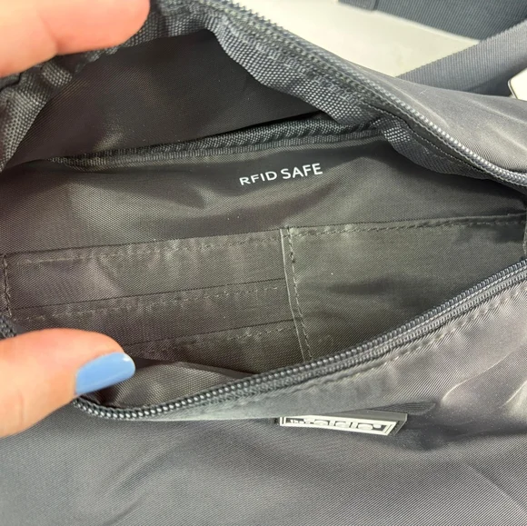 Foldie Gray Unisex Crossbody Bag RFID Safe NWT - Picture 3 of 5